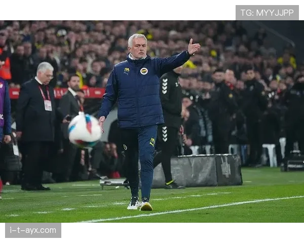 穆里尼奥反压迫理念引领战术革新，球队迎战全新挑战