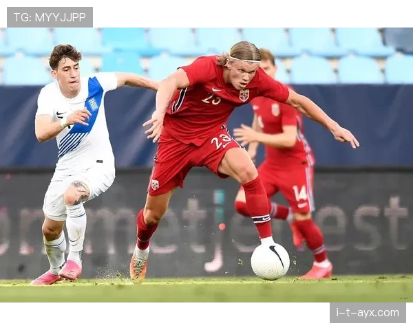 阿什拉夫荣膺意甲赛季最佳球员，卓越表现与领袖风范闪耀赛场