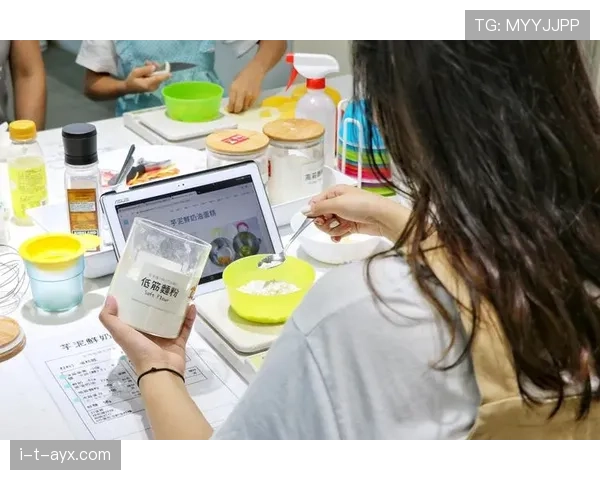 张楠家的冰箱里只放蛋白粉和冰水，连女朋友送的蛋糕都原封不动退回去